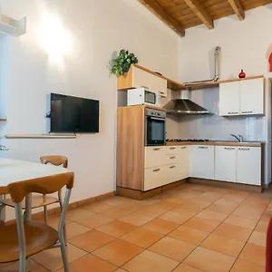 https://cozy-apt-near-aeroporto-milano-linate.italymilanhotels.net
